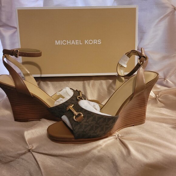 Michael Kors Carson Signature Logo Wedge - Picture 2 of 6